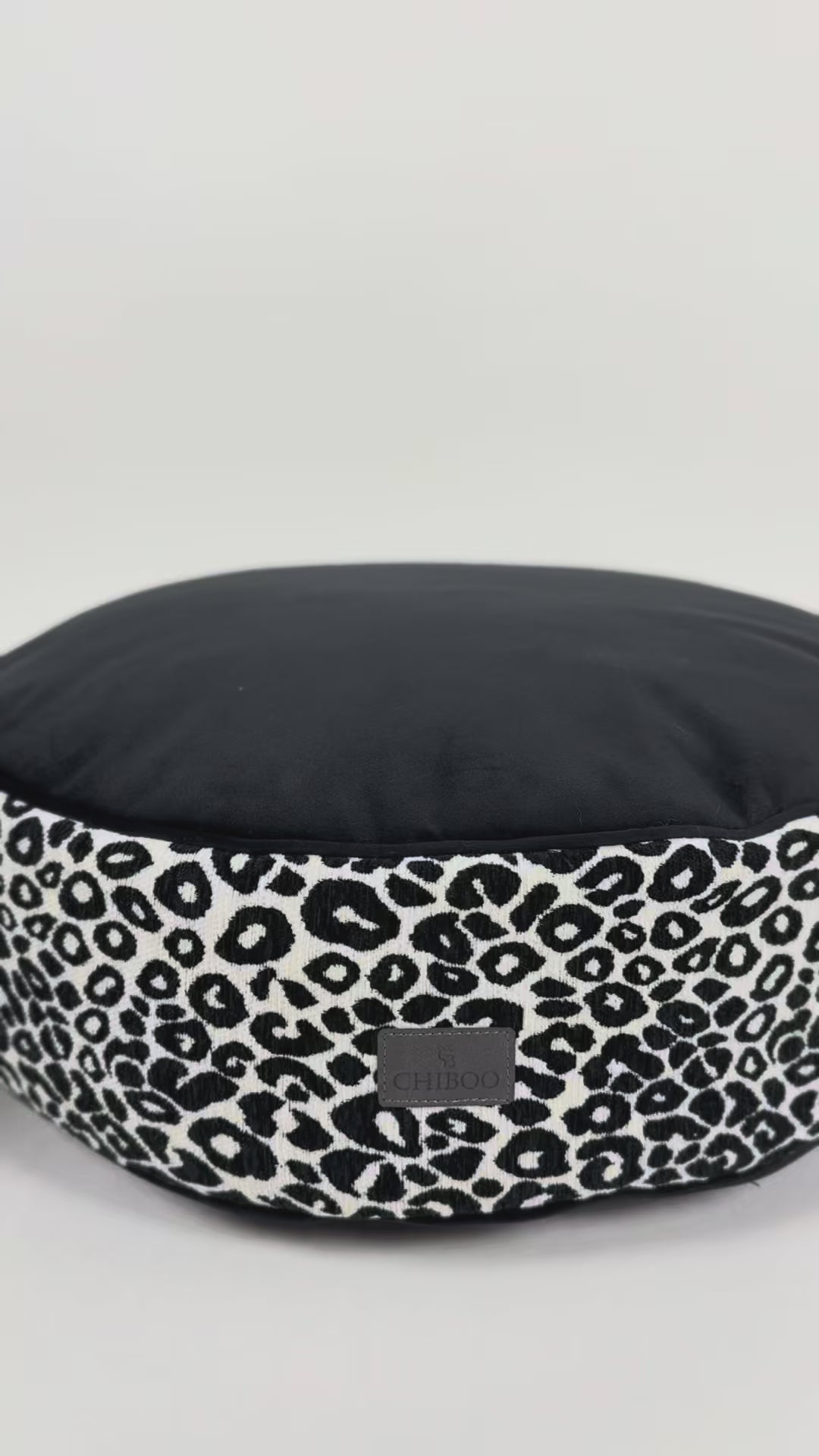Pufa dla psa Lori - Classic Leopard